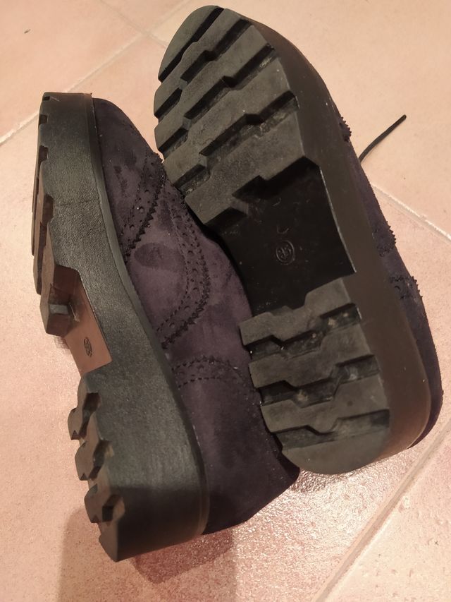 Zapatos tipo oxford.
