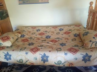 Sofá cama Clic Clac de tres plazas con arcón