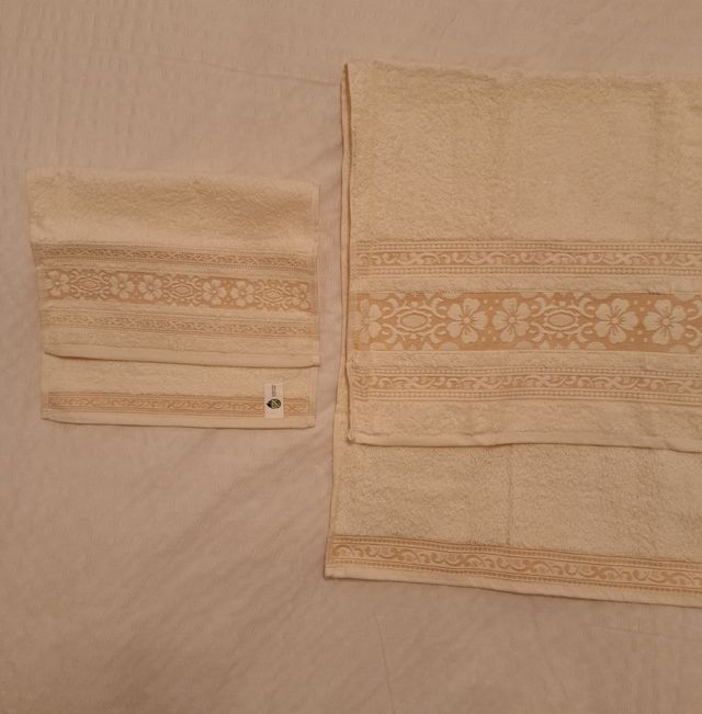 Juego toallas lavabo y tocador