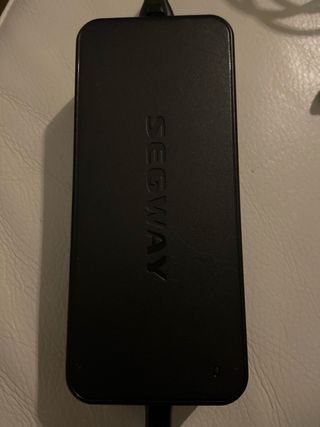 Cargador y llave patinete Segway