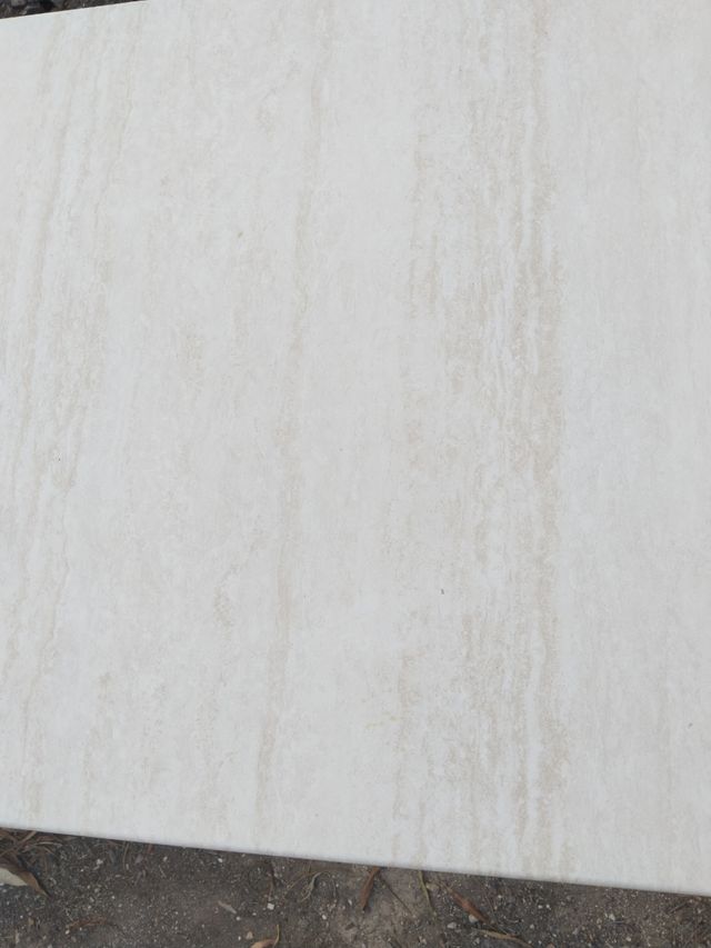 Mesa de jardín con pie de forja