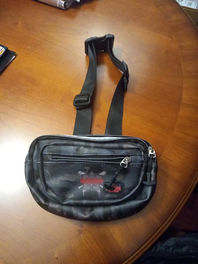 Riñonera edicion Stranger Things