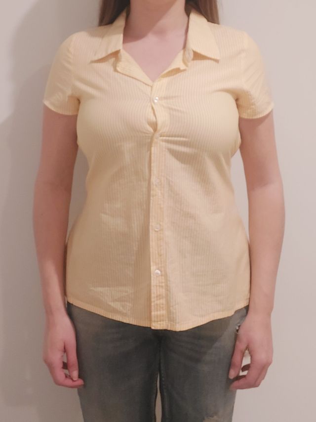 Camisa amarilla de rayas