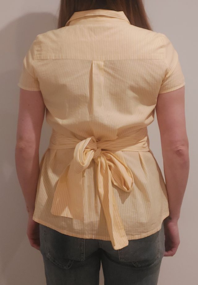 Camisa amarilla de rayas