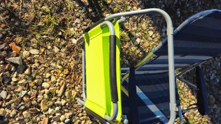 Silla baja de playa y mesa plegable