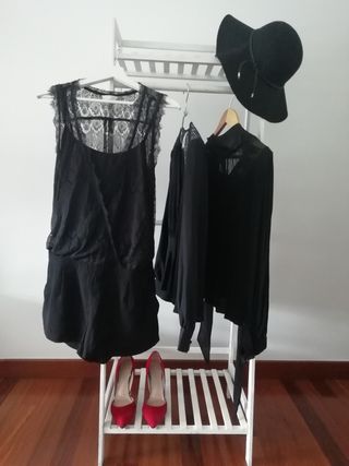 Mono corto con el encaje negro