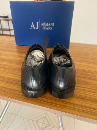 scarpe da uomo allacciate