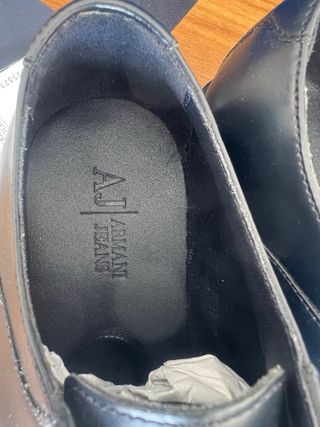 scarpe da uomo allacciate