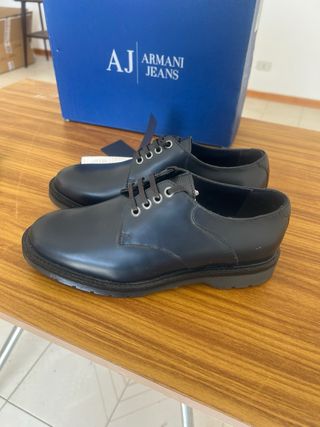 scarpe da uomo allacciate