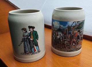 DOS JARRAS DE CERVEZA DE LOZA