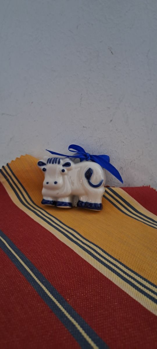 due decori per la casa ceramica bianca blu