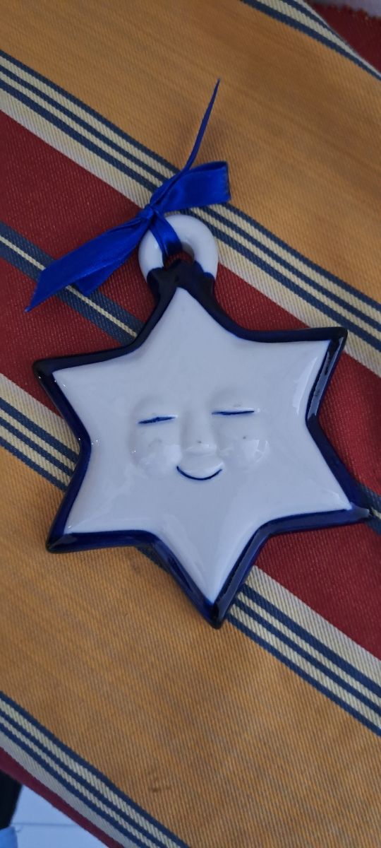 due decori per la casa ceramica bianca blu