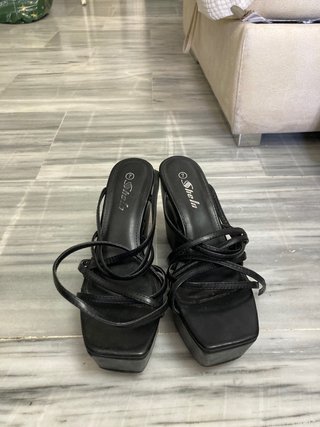 tacones negro cruzado de fiesta