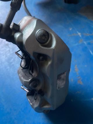Pinza de freno delantera Brembo KTM 690 SMC R 100