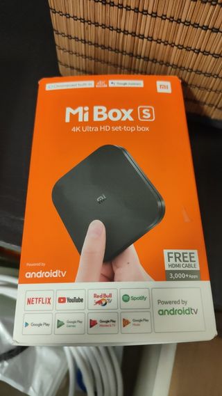 Mini proyector QKK Led + altavoces + Xiaomi TV box