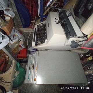 Máquina escribir antigua FACIT con carro