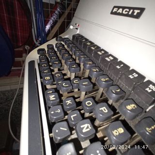 Máquina escribir antigua FACIT con carro