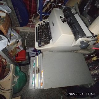 Máquina escribir antigua FACIT con carro