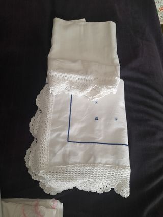 Seis sábanas y seis fundas almohadas.