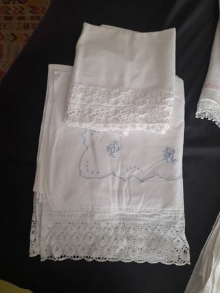 Seis sábanas y seis fundas almohadas.