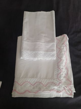 Seis sábanas y seis fundas almohadas.