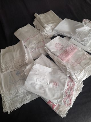 Seis sábanas y seis fundas almohadas.