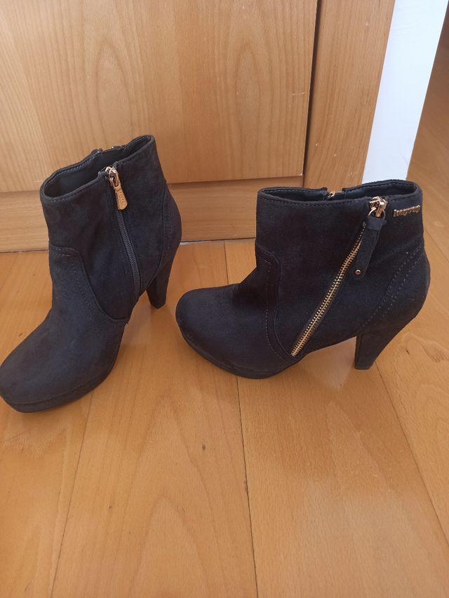 Conjunto botines azules y grises 37