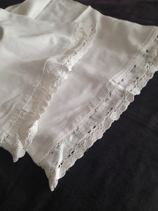 Sábana y funda almohada en  hilo.