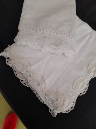 Cuatro sábanas y cuatro fundas almohadas