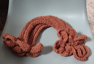 Sciarpa scaldacollo con fiore marrone