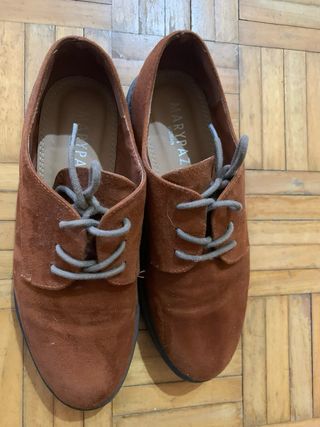 Zapatos con cordones
