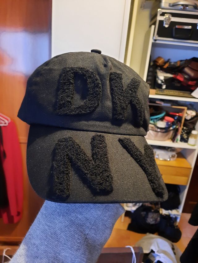 Gorra DKNY