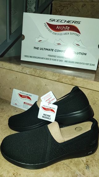 Dos Skechers botas y zapatillas NUEVAS 