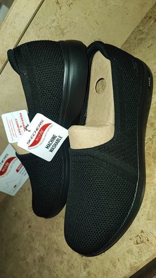 Dos Skechers botas y zapatillas NUEVAS 