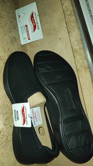 Dos Skechers botas y zapatillas NUEVAS 
