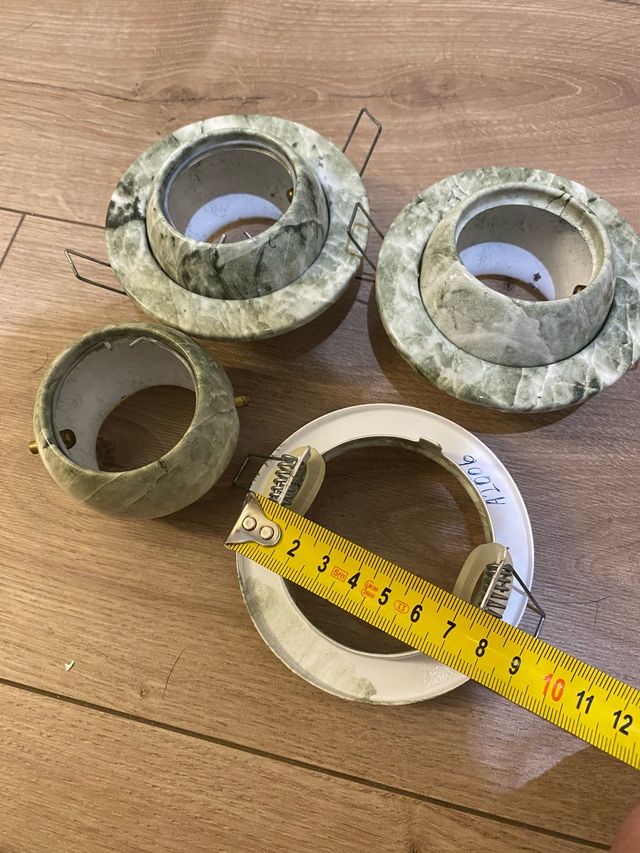 3 Aros basculantes metálicos, mármol