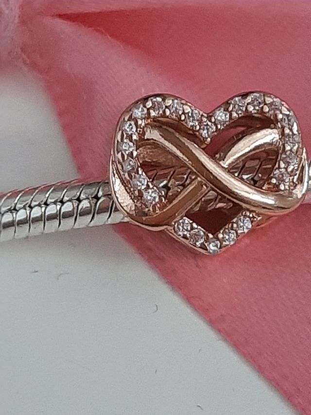 Charm corazon,infinito en plata.