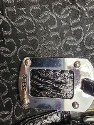 Bolso negro Guess