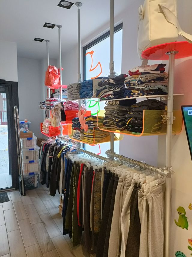 Estantería aluminio y Metacrilato