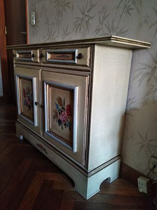 Aparador y cubre radiador