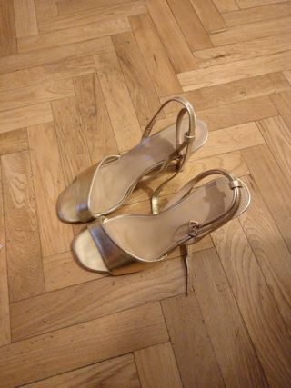 Sandalias doradas 40 urge venta 