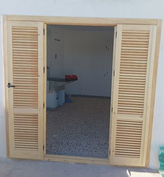 Balconeras y puertas mayorquinas . venecianas