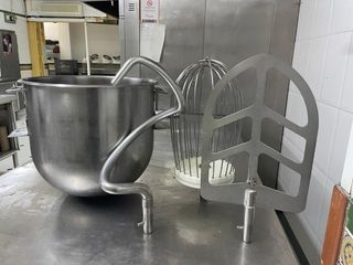 Batidora Planetaria FERNETO y batidores