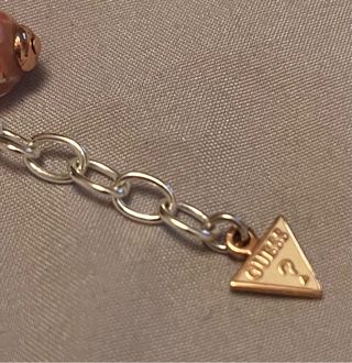 pulsera de colgantes guess