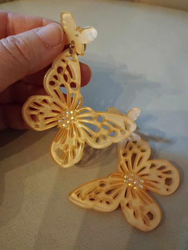 Orecchini pendenti farfalla