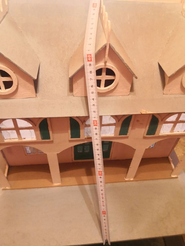 Casa de muñecas hecha a mano