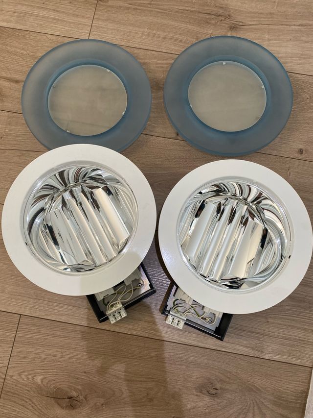 2 apliques empotrados con aro de cristal azul