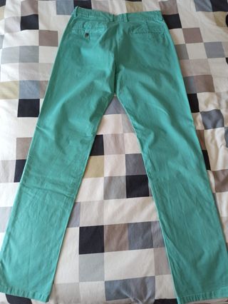 dos pares de pantalones chinos