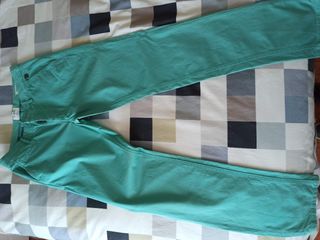 dos pares de pantalones chinos