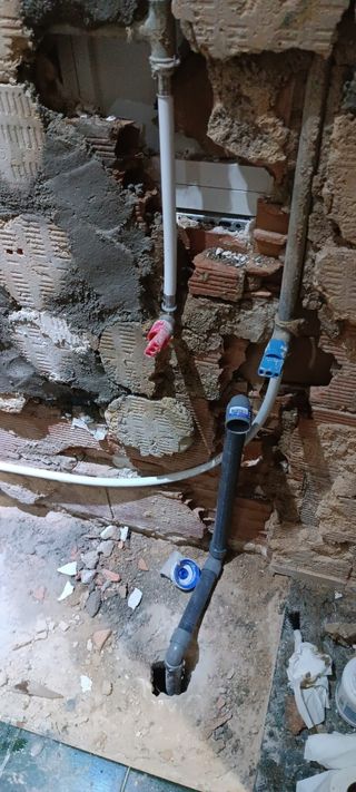 fontaneria, alicatado, pladur, suelos, pintura.